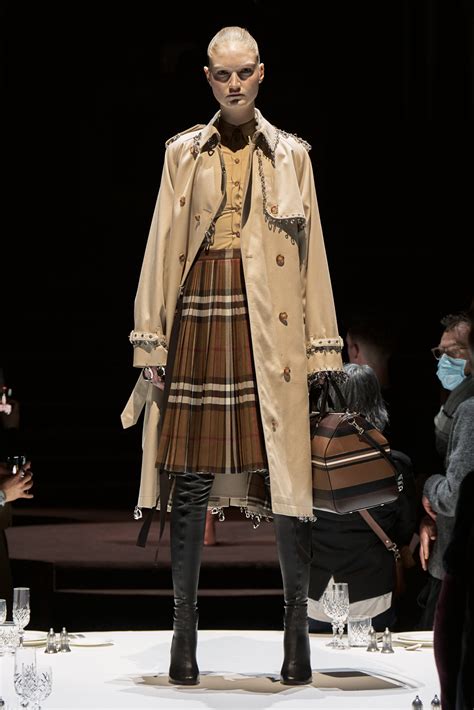 burberry aw 18|Burberry runway collection.